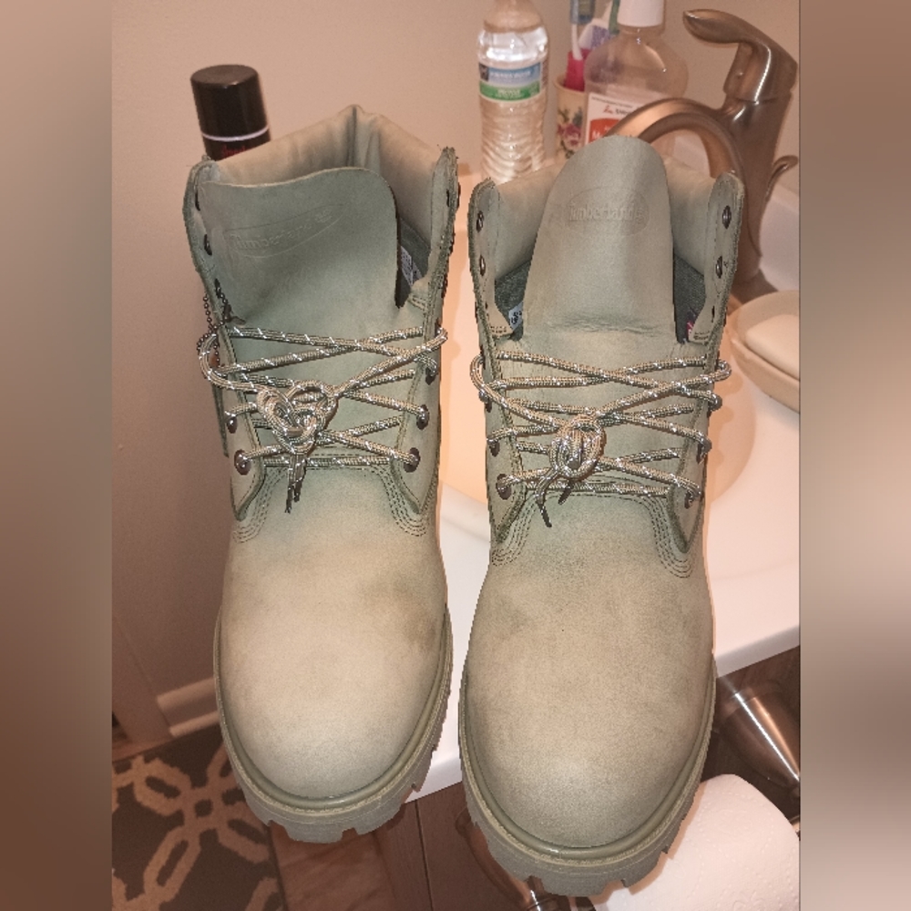Size 12 men Green Timberland boots - Picture 2 of 7